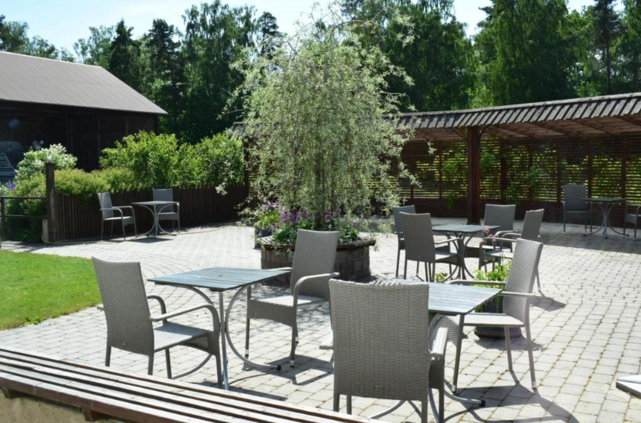 Naerebo Gardshotell & Restaurang Lidkoping Exterior photo