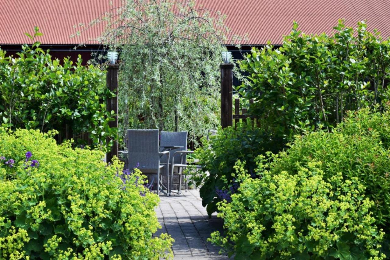 Naerebo Gardshotell & Restaurang Lidkoping Exterior photo