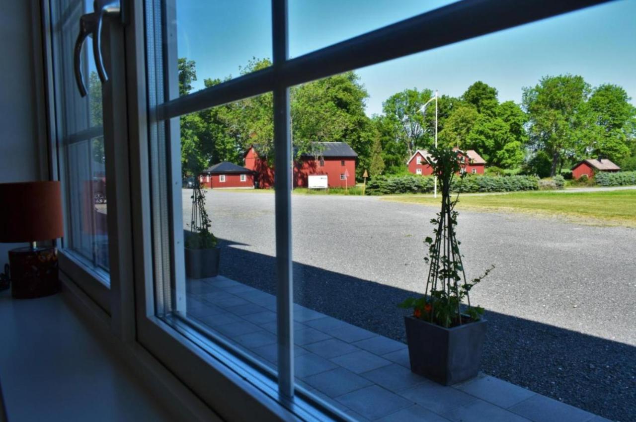 Naerebo Gardshotell & Restaurang Lidkoping Exterior photo