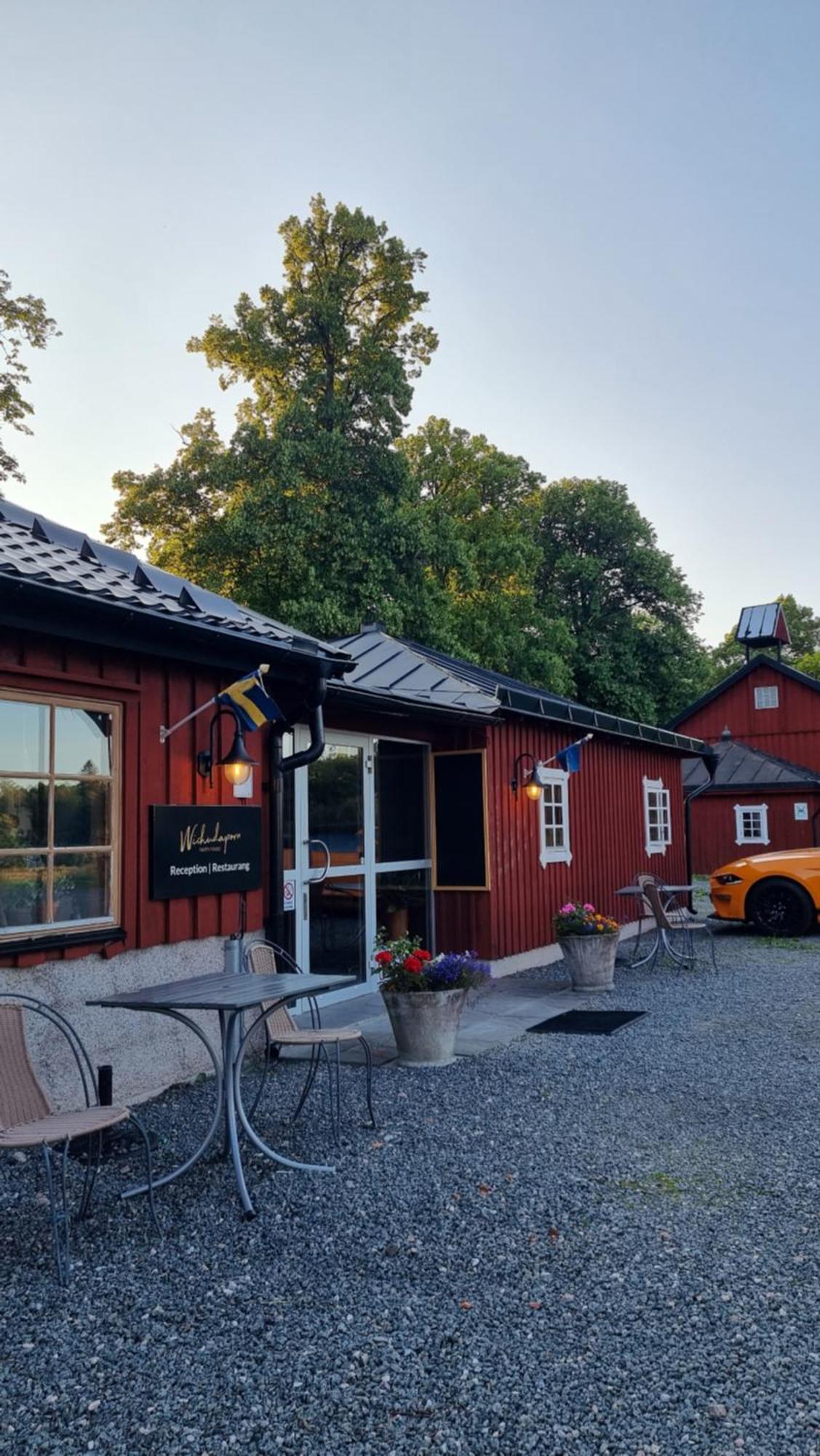 Naerebo Gardshotell & Restaurang Lidkoping Exterior photo